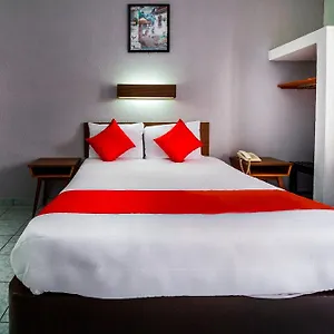 2* Hotel Canada,